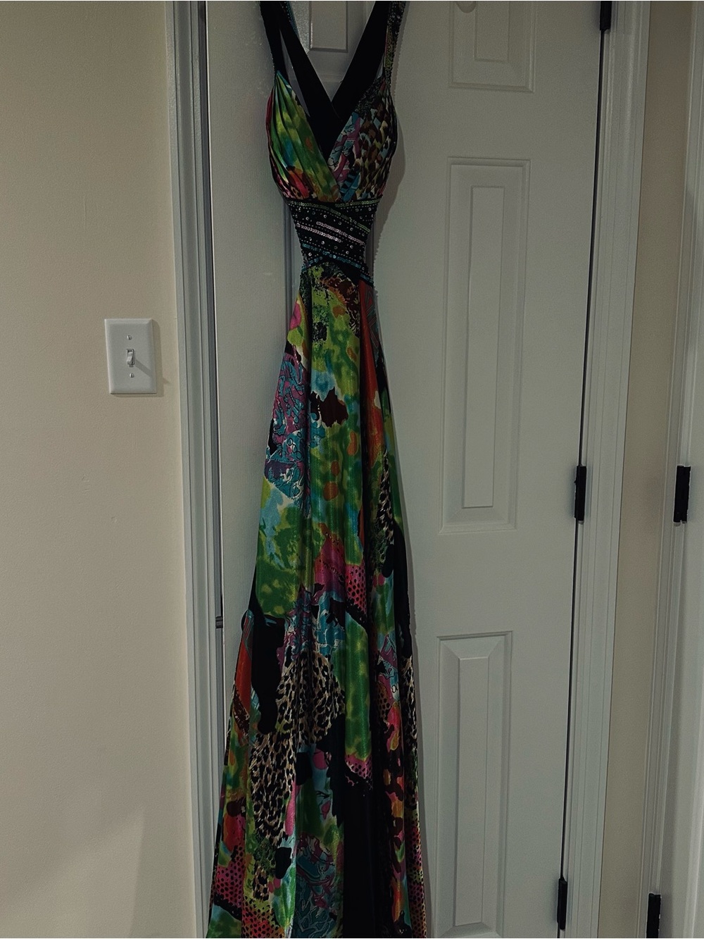Adrianna Papell Multicolor V-Neck Maxi Dress with Beaded Waist and open back